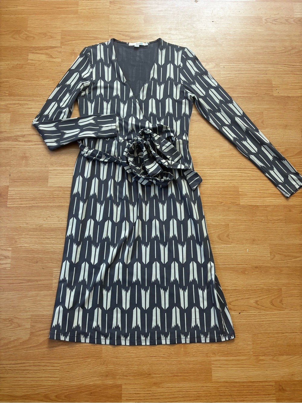 Biden wrap dress grey geometric print long sleeve office career stretch 8 medium